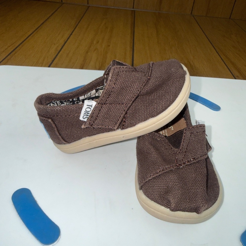 TOMS Tiny Canvas Brown Slip On Shoes Toddler Size T4 Hook‎ and Loop Strap